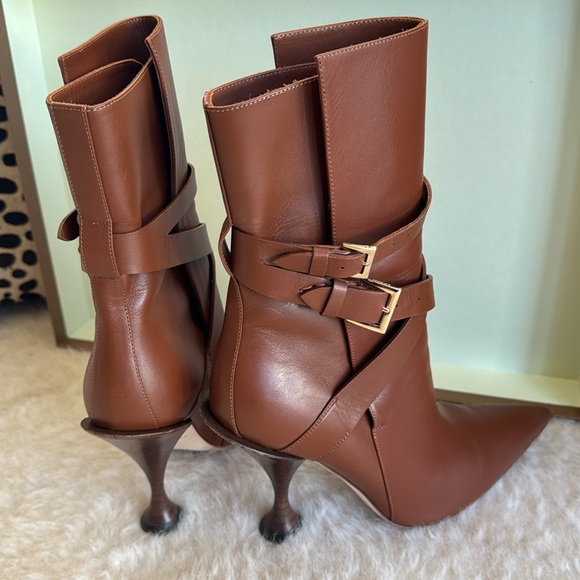 Burberry Ankle Boot - original box and dust bag included- 7.5 US - Picture 3 of 10